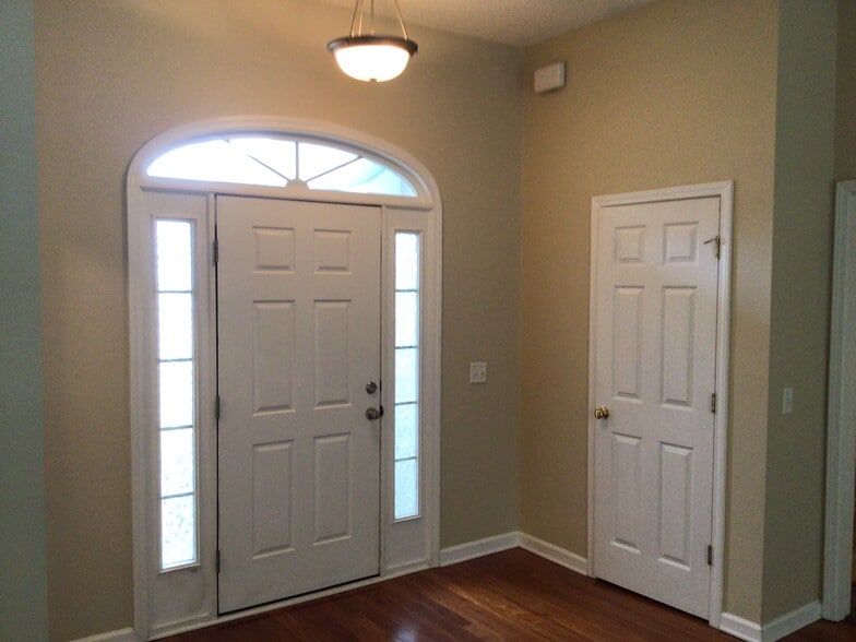 Building Photo - 64 Lancaster Way