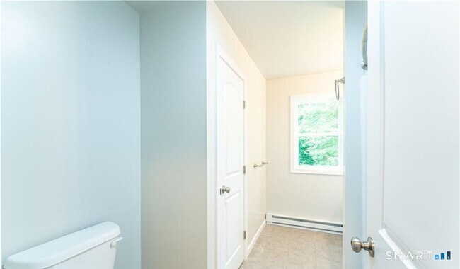 Building Photo - 152 Grove Ave