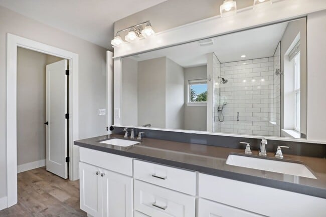 Building Photo - DESIRABLE CRESTON-KENILWORTH / CORNER LOT, LUXURY 4 BEDROOM, TWO EN-SUITES W/FULL BATHS