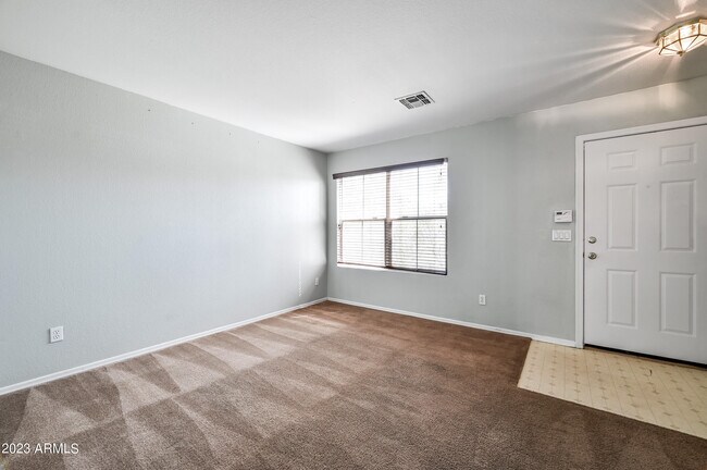 Building Photo - 808 W Roeser Rd