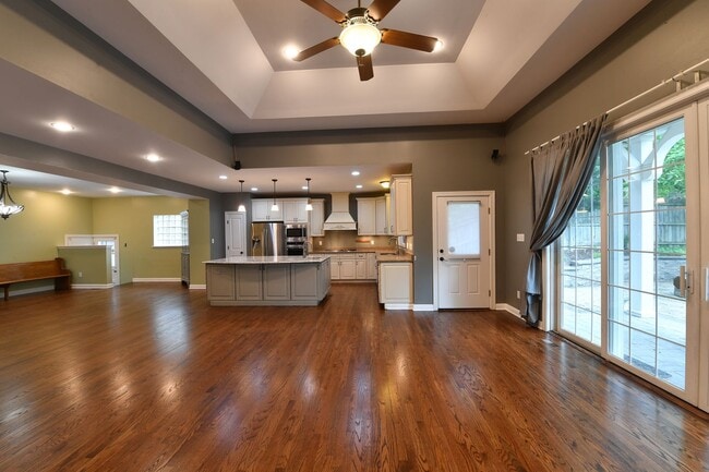 Building Photo - Kirkwood 5 bedroom / 3 full bathroom home