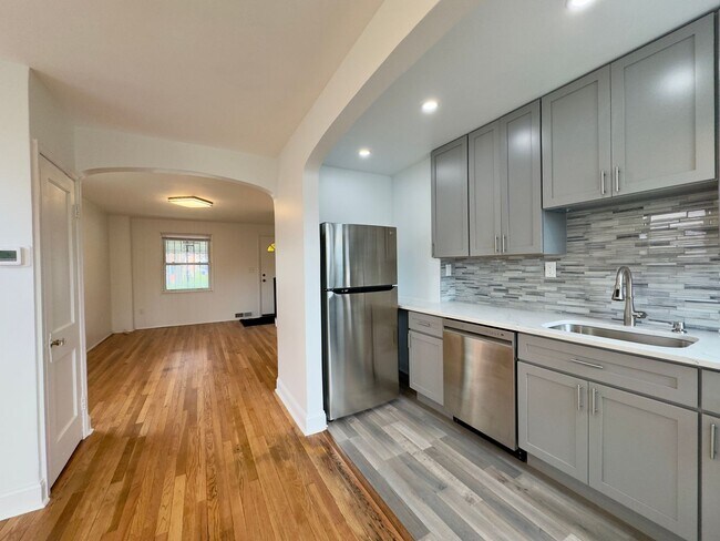 Building Photo - Modern 2-Bedroom Townhome with Spacious Ya...