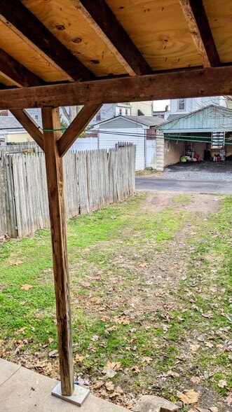 Building Photo - 730 Kohn St