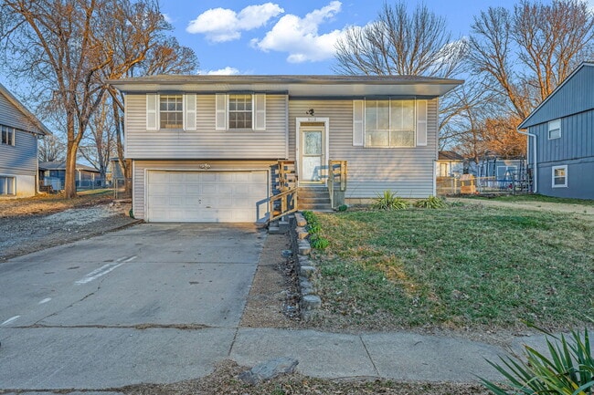 Building Photo - 3112 SW Grand Ct