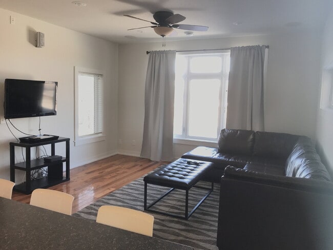 Building Photo - Charming 4-Bed Oasis with Granite Touches & Hardwood Elegance in Minneapolis!