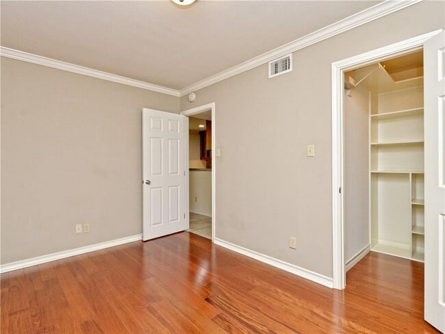 Building Photo - 407 E 45th St