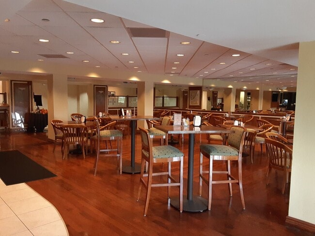 Building Photo - Annual turnkey furnished 1/1 ground floor ...