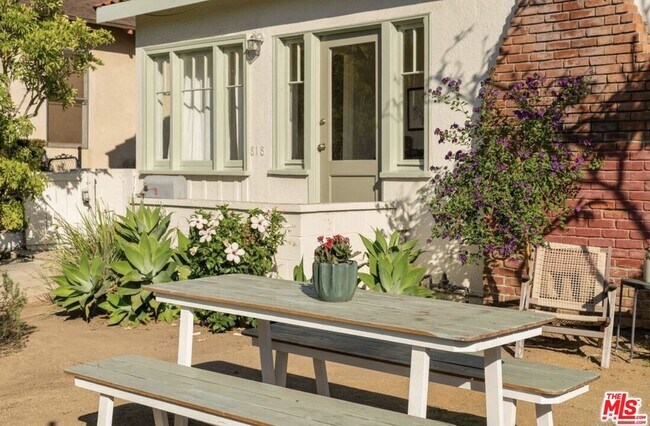 Building Photo - 818 Palms Blvd