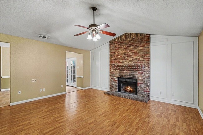 Building Photo - Recently updated 3 bedroom/2 bath home for rent