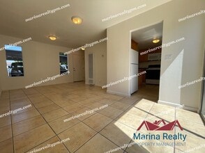 Building Photo - Community Pool, Clubhouse & Picnic Area! Townhouse 2 Bedroom 1.5 Bath