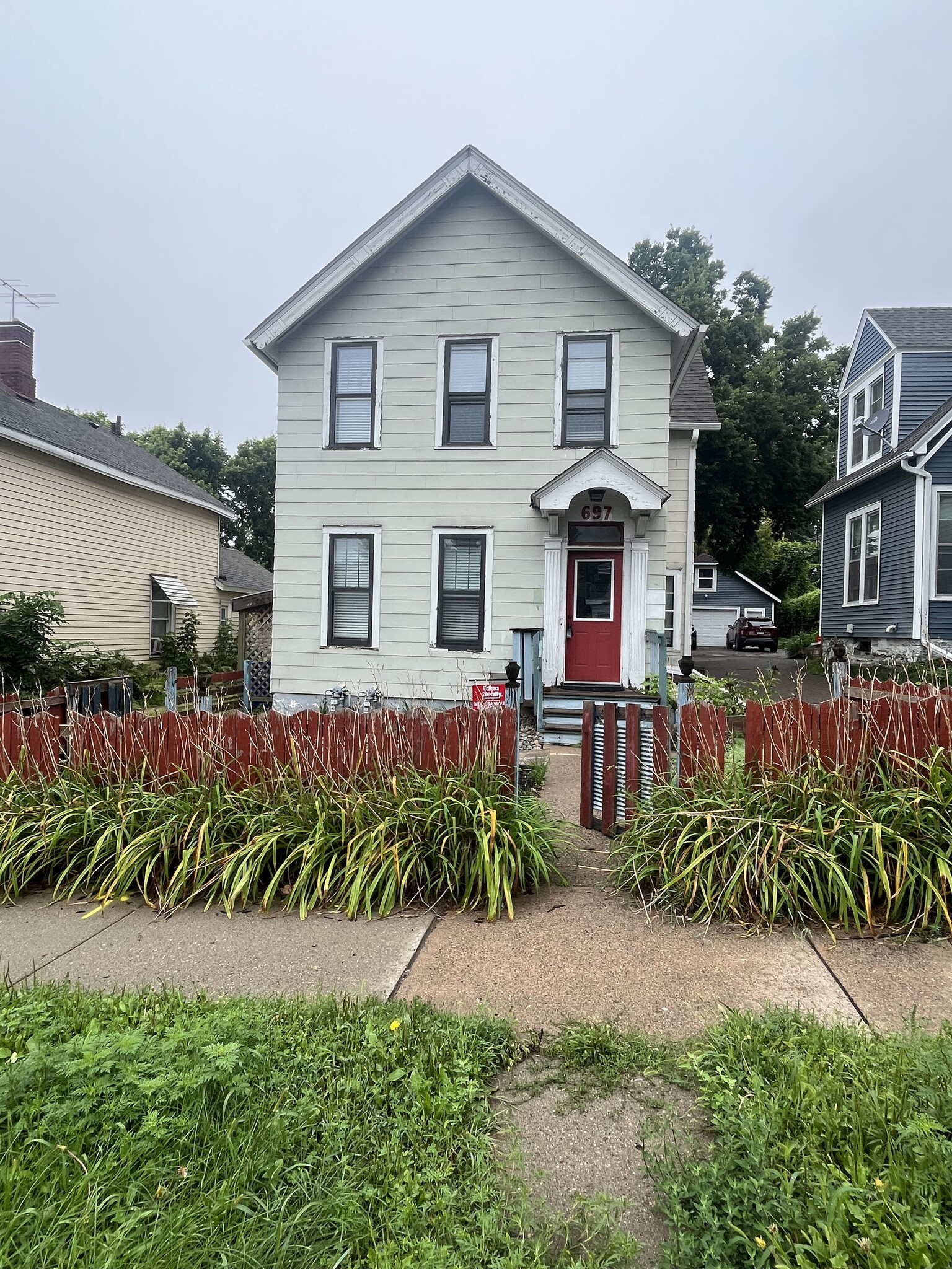 Building Photo - 697 5th St E