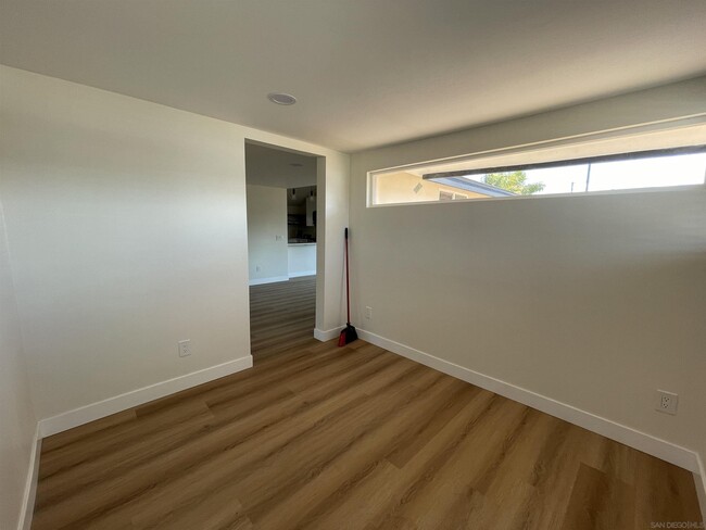 Building Photo - 1656 Evergreen Ave