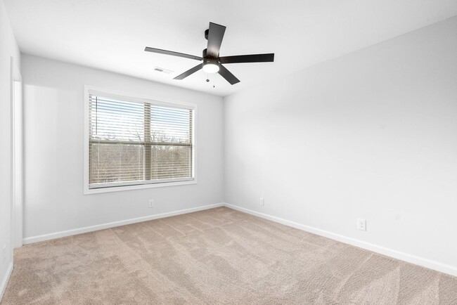 Building Photo - 700 Crossland Ave