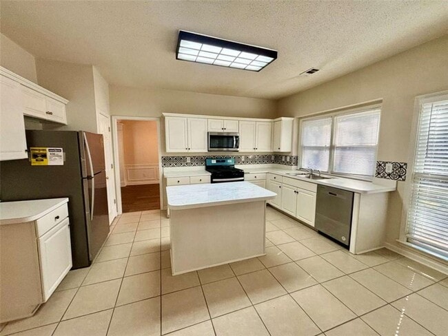 Building Photo - 10920 Glenbarr Dr