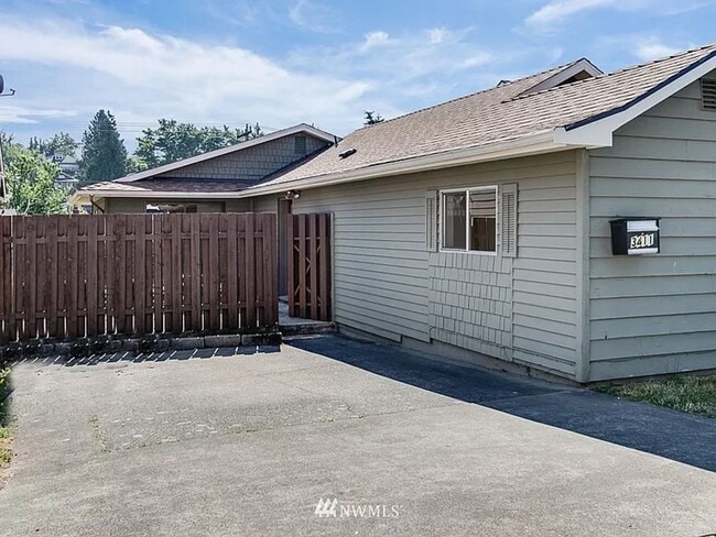 Building Photo - 3411 35th Ave S