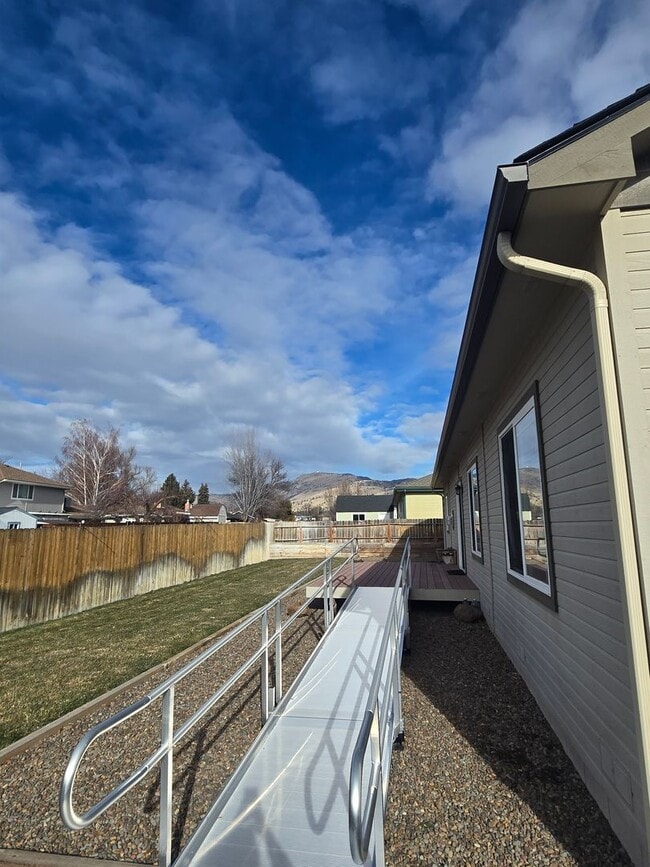 Building Photo - 1920 square foot single family home has 4 bedrooms and 2.0 bathrooms.