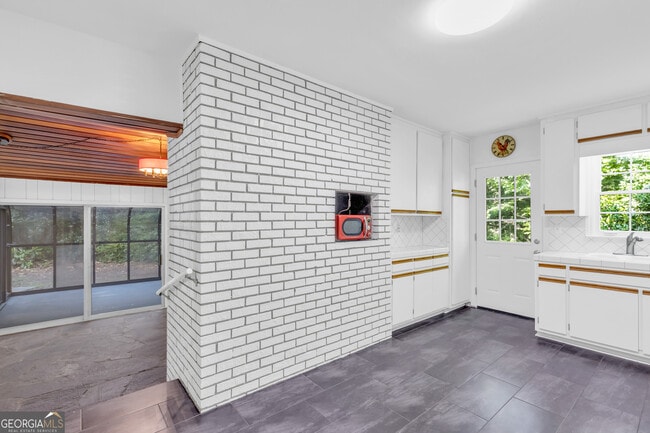 Building Photo - 5095 S Trimble Rd