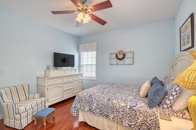 Building Photo - DOG FRIENDLY FURNISHED OFF-SEASON RENTAL A...