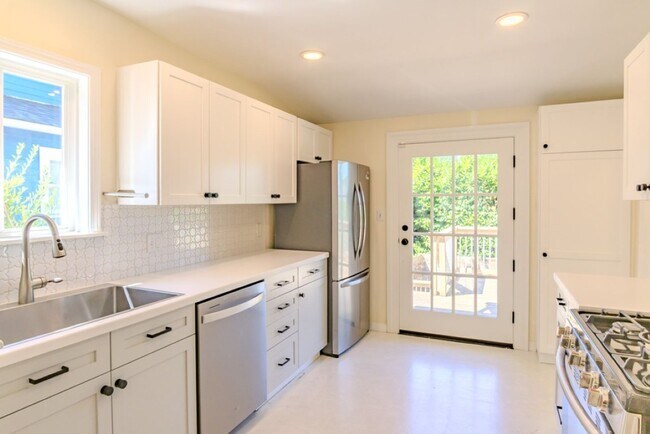 Building Photo - 3Bd/1.5Ba Seattle House