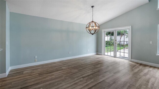 Building Photo - 468 Queensbridge Dr