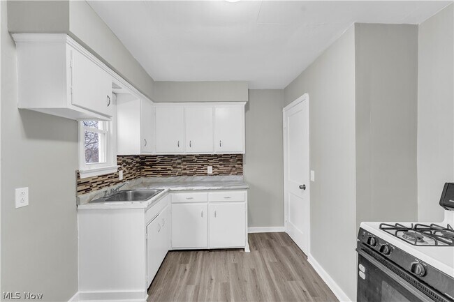 Building Photo - 16606 Lipton Ave