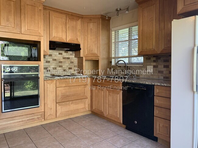 Building Photo - 1345 Pike Dr