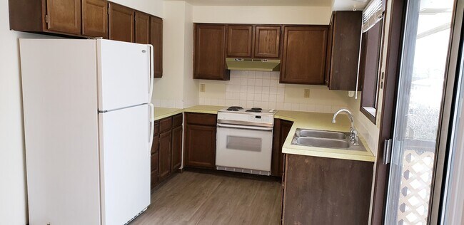 Building Photo - 1022-1024 N. Best Rd