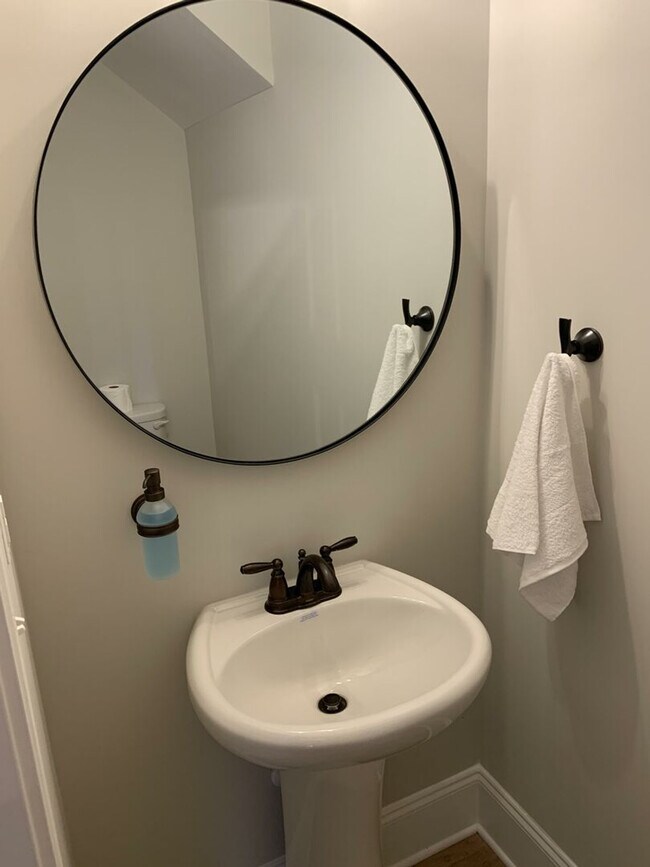 Building Photo - 4230 Old Cherokee St