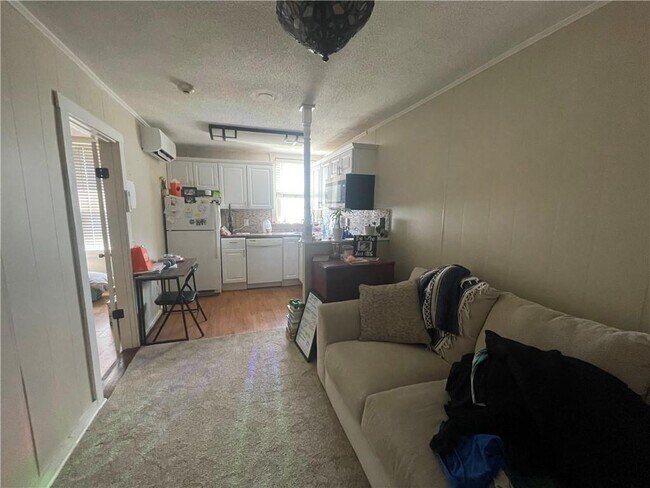 Building Photo - 40-40 Freebody St