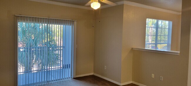 Building Photo - The Greens - 4221