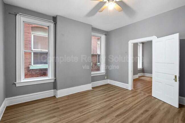 Building Photo - 5130 Kensington Ave