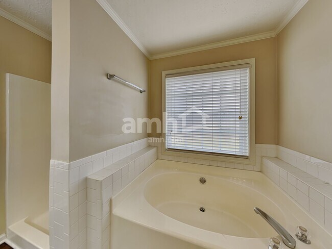 Building Photo - 23 Thorne Berry Dr