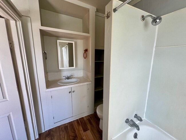 Building Photo - 1 Bed, 1 Bath House