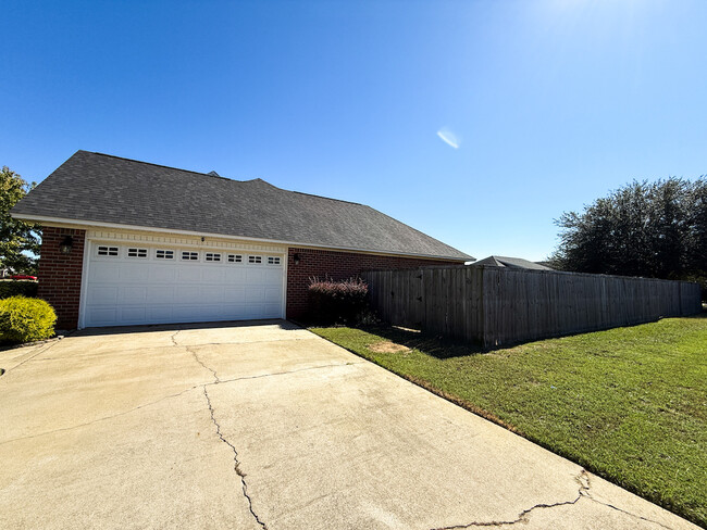 Building Photo - 2670 Foxcroft Cir