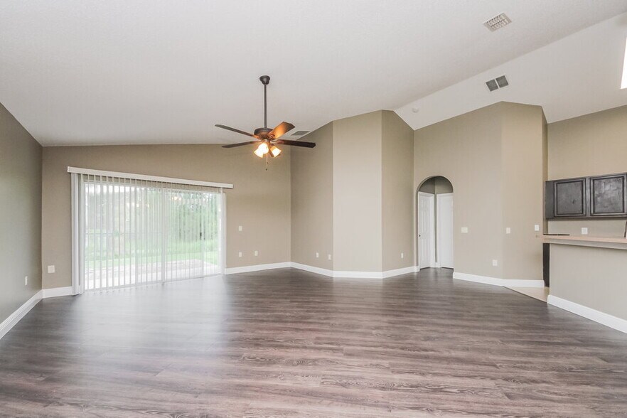 Building Photo - 1320 Creekview Ct