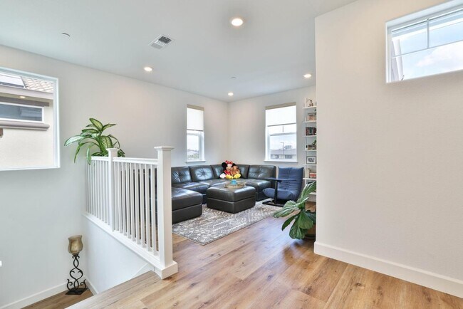 Building Photo - 2887 Penrose Ln