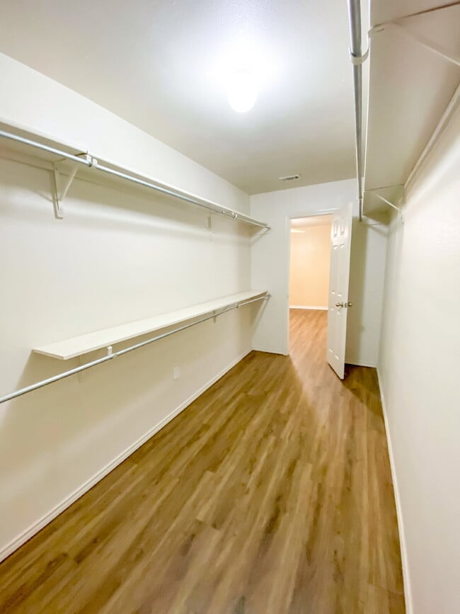 Building Photo - Spacious 3 Bedroom Duplex in Cooper!