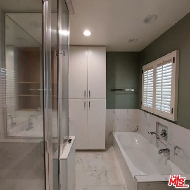 Building Photo - 341 S Rodeo Dr