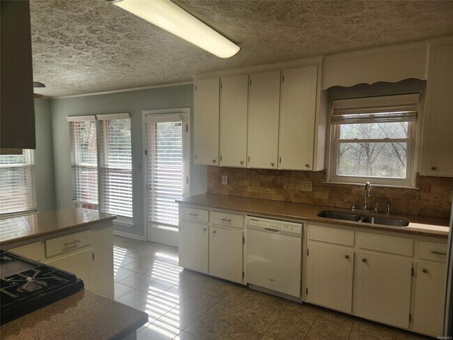 Building Photo - 3706 Jasmine Hill Rd