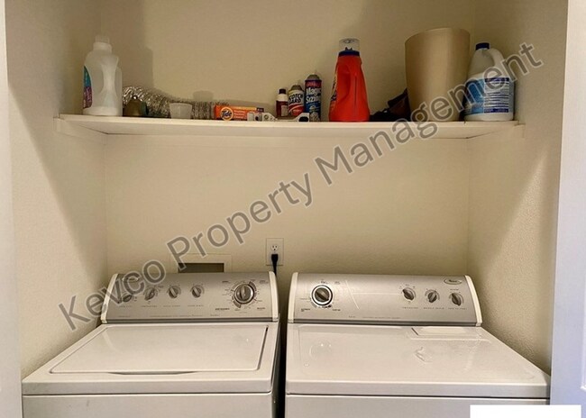 Building Photo - Live, Work, Relax - Comfortable Townhouse with AC