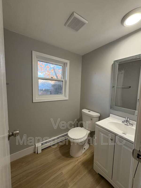 Building Photo - 507 Howard Ave