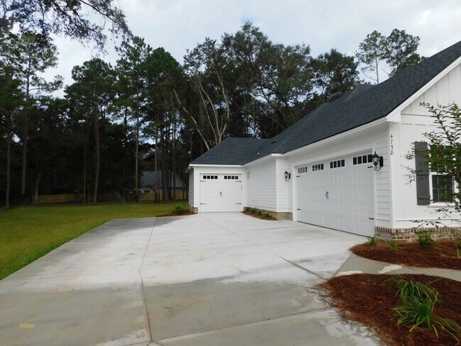 Building Photo - Grove Point Beauty