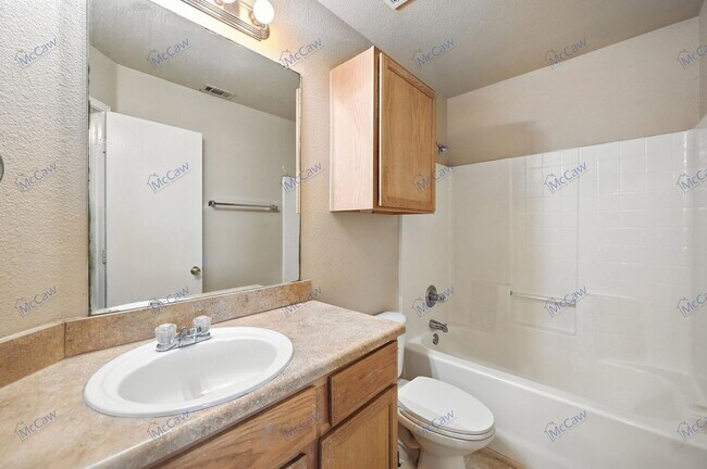Building Photo - 1321 Village Garden Dr