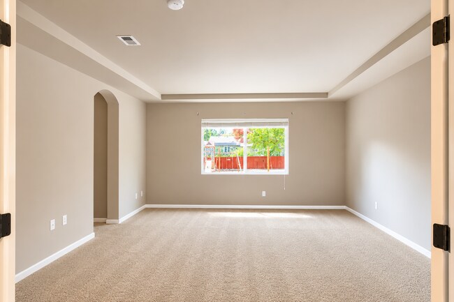 Building Photo - 3918 Southlake Dr SE