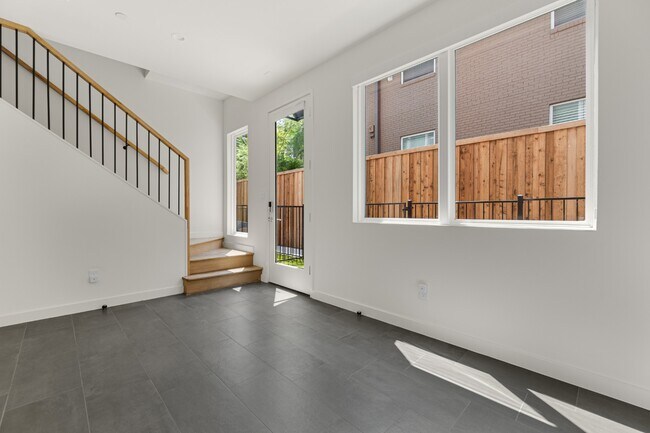 Building Photo - 3 bedroom Lakewood Townhome Walking Distance to Whole Foods and all of your favorites!