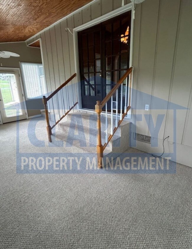 Building Photo - Great one level home with double garage!