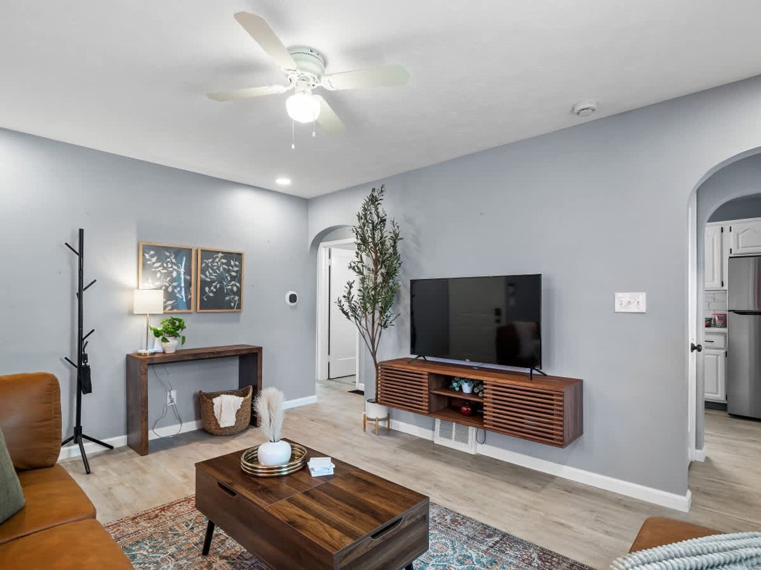 Building Photo - 1906 N Leavitt Rd