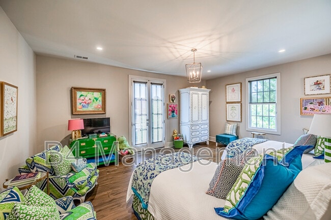 Building Photo - 103 Alester Square