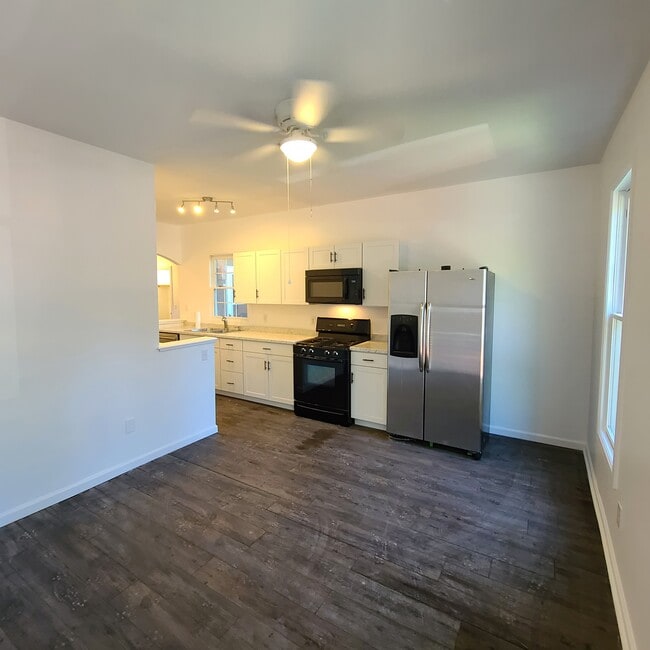 Building Photo - 309 Lake St