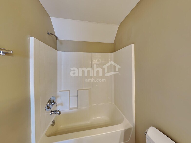 Building Photo - 227 Rockytop Trl